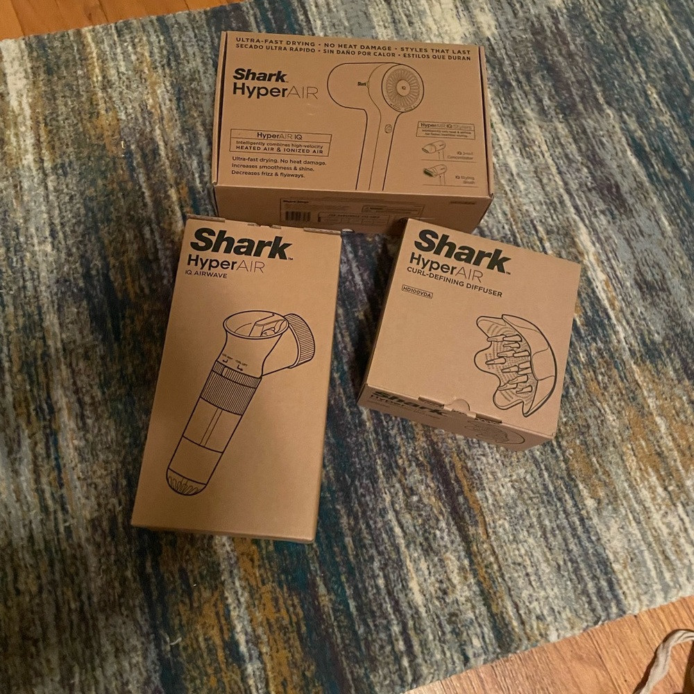 Shark Hair IQ with diffuser and airwave. New in box!!!